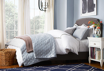 Joss-&-Main-layered-bedding-for-guest-room